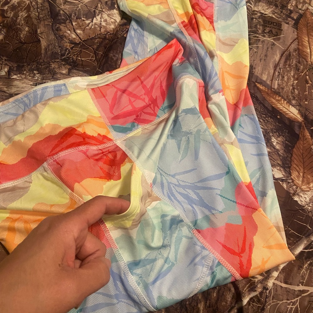Colorful Patterned Garment - Picture 4 of 7